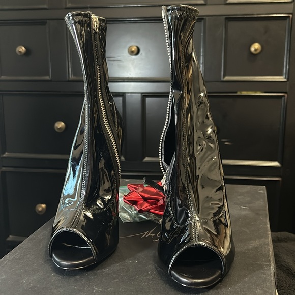 Giuseppe Patent Leather peep toe side- zip boots. - Picture 6 of 8